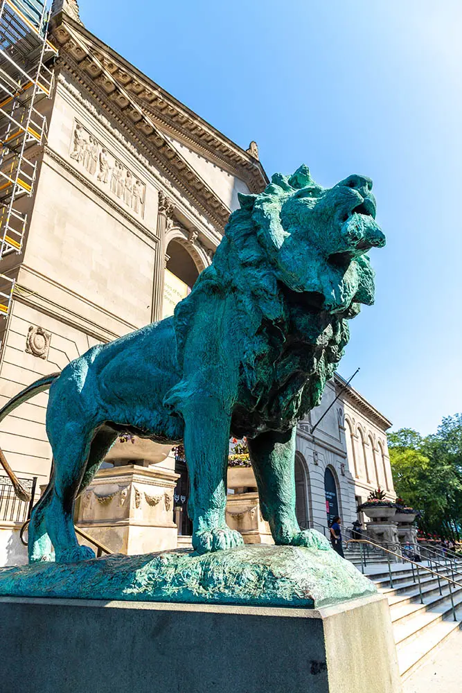 Bronze lion statue near the entrance of the Art Institute of Chicago