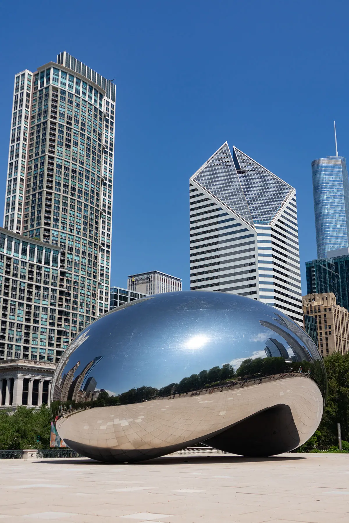 Cloud Gate Sculpture at Millennium Park in Chicago