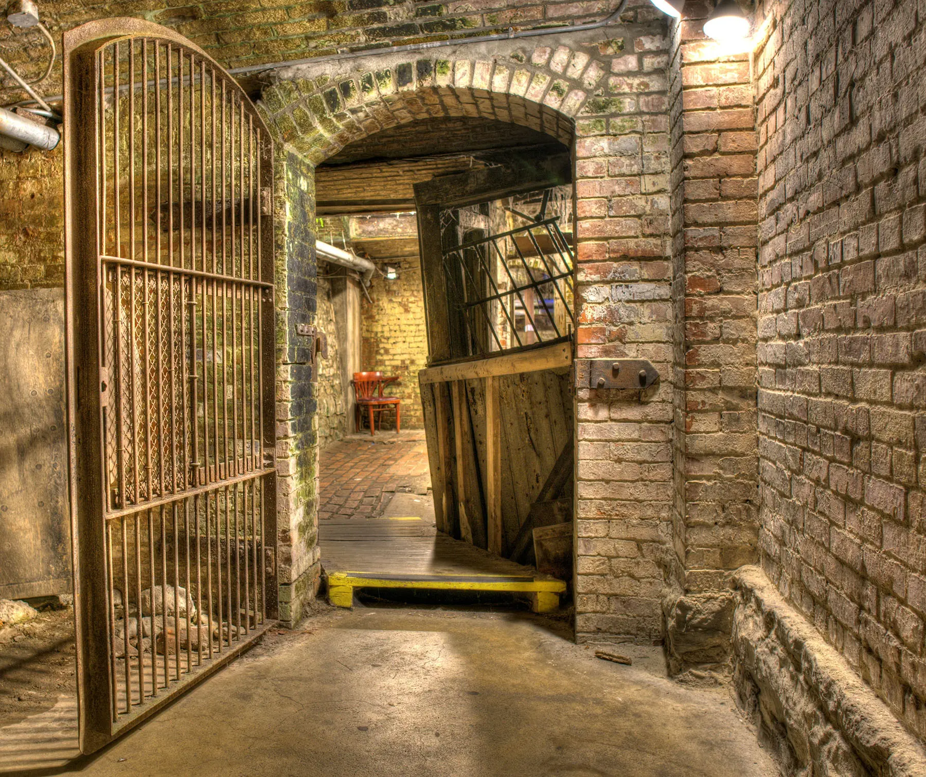Seattle Underground Tour for students in HDR