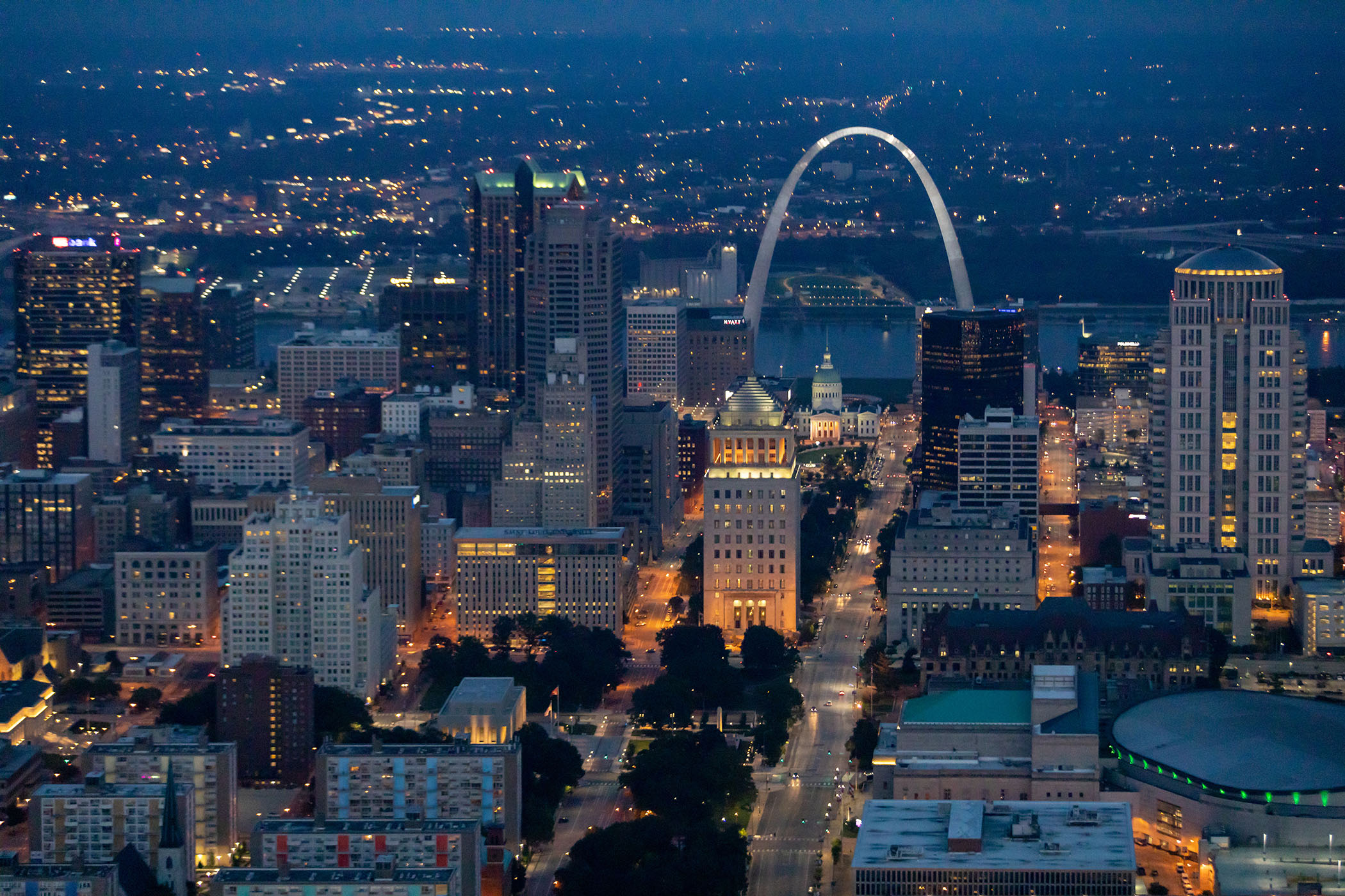 St. Louis Missouri Gateway Arch and city skyline