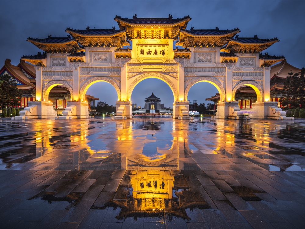 school trips to National Chiang Kai-shek Memorial Hall in Taipei, Taiwan