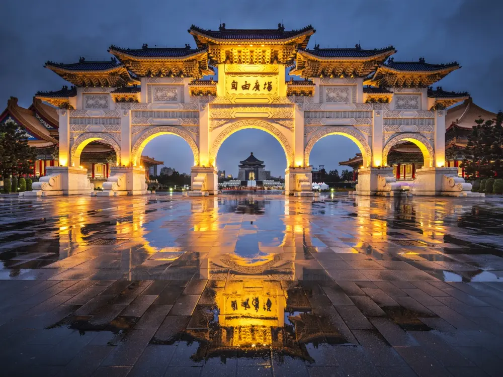 school trips to National Chiang Kai-shek Memorial Hall in Taipei, Taiwan