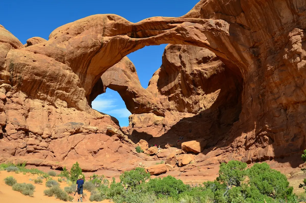 the-double-arch-in-arches-national-park-utah-2026-03-26-10-06-43-utc