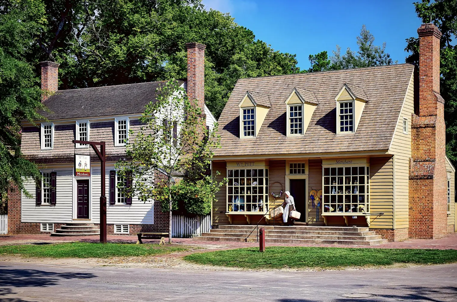 Williamsburg Colonial Houses