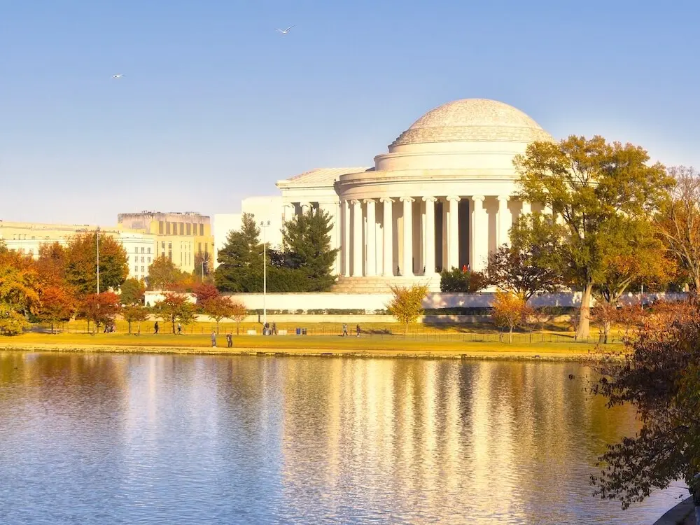 jefferson memorial for 8th grade student trip