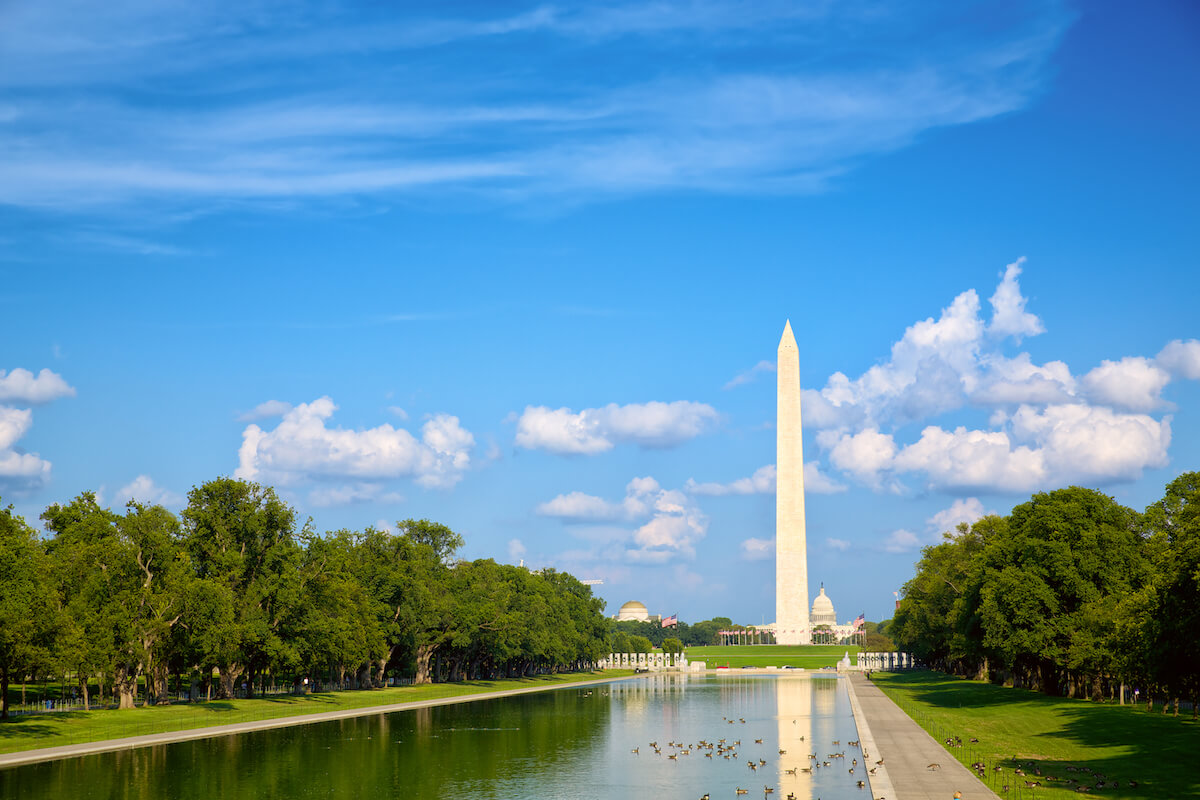 washington dc memorial on a student tour