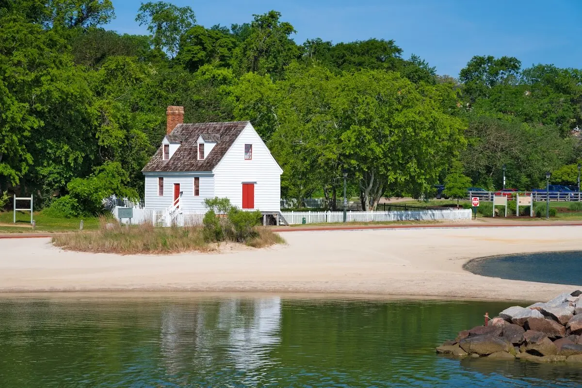 an-archer-house-at-yorktown-virginia-2025-03-24-00-53-30-utc (1)